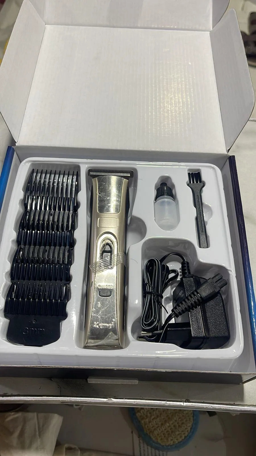 Kemei Men's Rechargeable Hair Trimmer with Easy-Clean Design